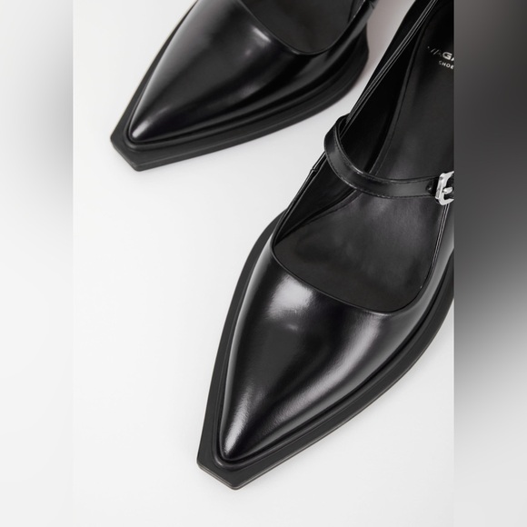 Vagabond Shoes - Vagabond Black Pointed Mary Jane Pumps with Silver Buckle